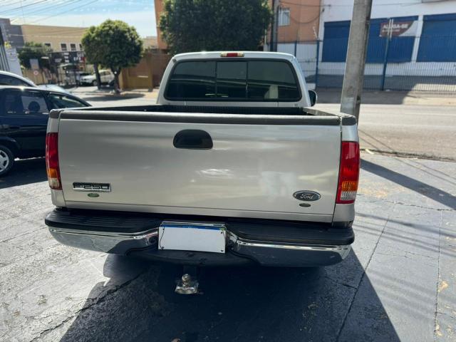 FORD F-250 XLT 6cc 2003