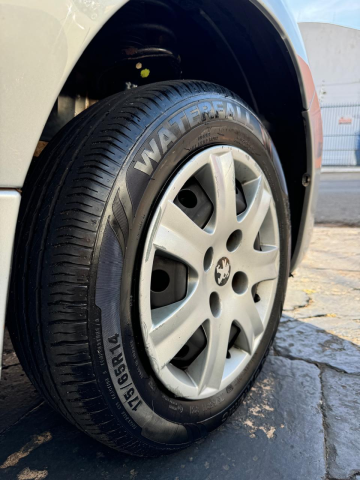 PEUGEOT 207 Passion XR 1.4 8V FLEX