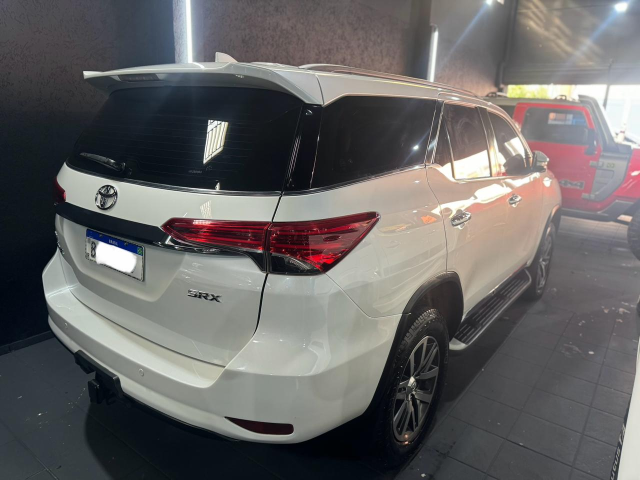 TOYOTA HILUX SW4 SRX 4X4 DIESEL